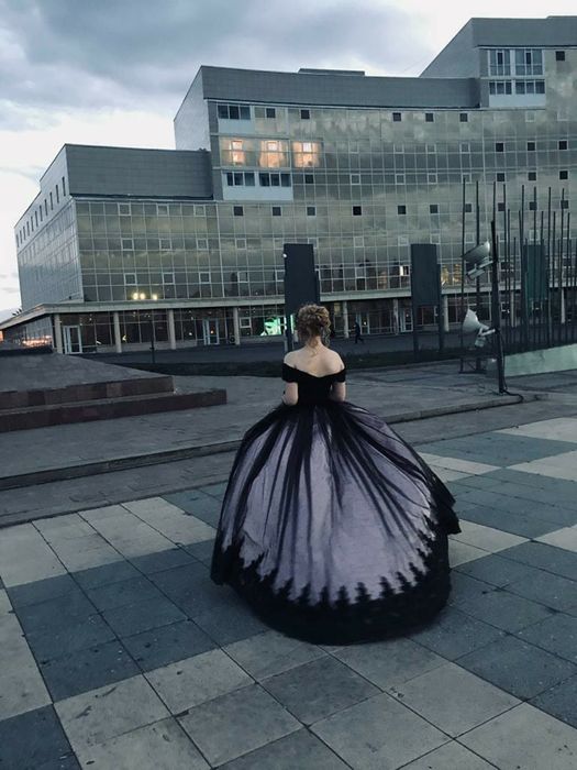 Продам платье ( эксклюзивное дизайнерское)