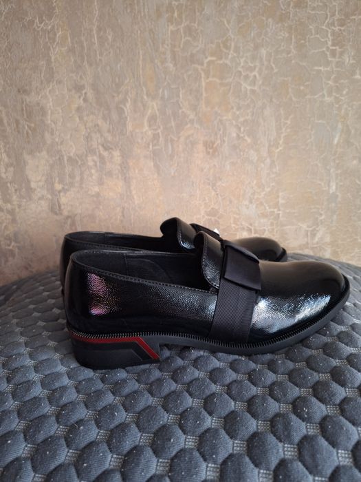 Продам красивые новые туфли