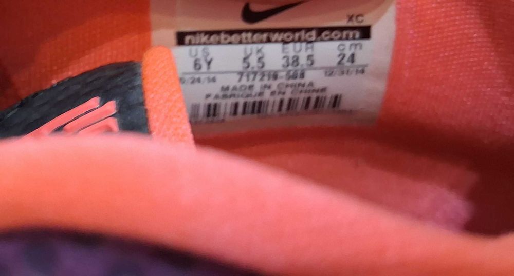 Маратонки Nike носени