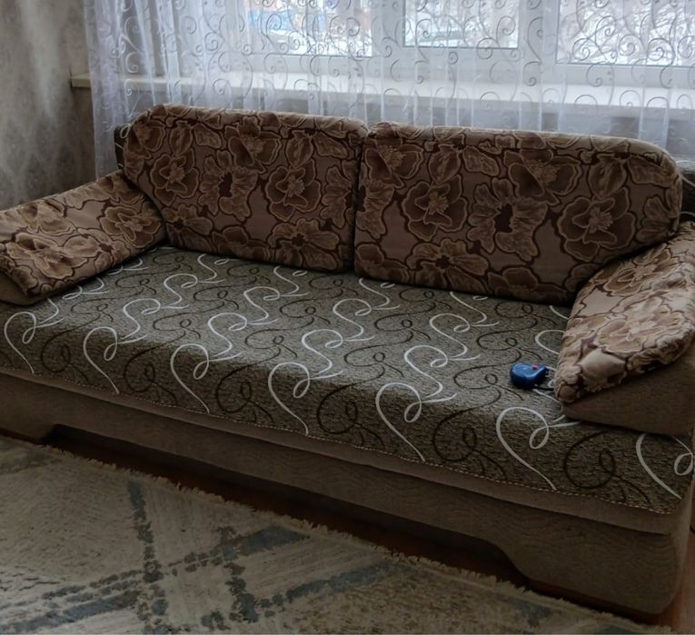 Срочно продам диван