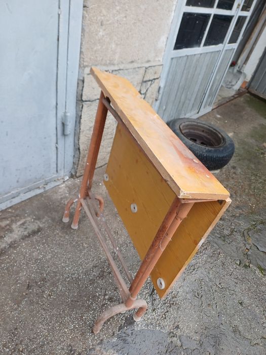 Стара сгъваема маса