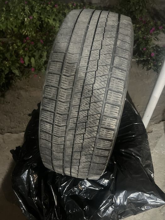 Шины зимние 235/45/18 bridgestone