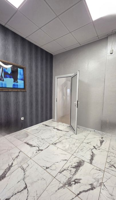 Дава се под наем  в Варна, Колхозен пазар -  кв.м за 220 € - Снимка #9