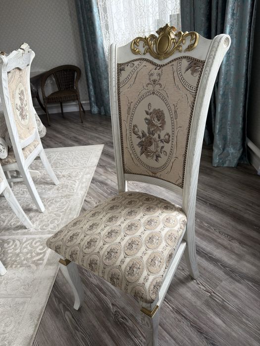 Стол со стульями