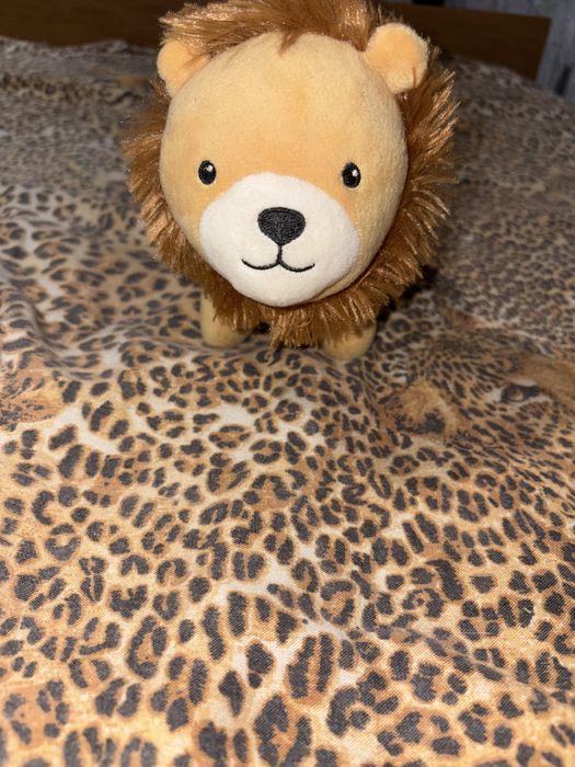 Плюшена играчка лъвче