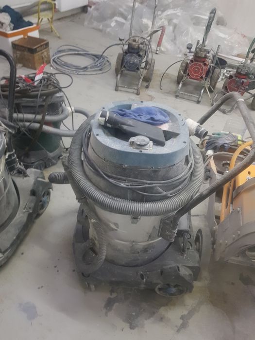 Продаётся строительный пылесос