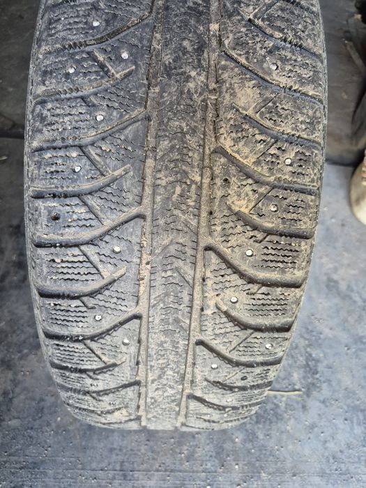 BRIDGESTONE 265/65. 17