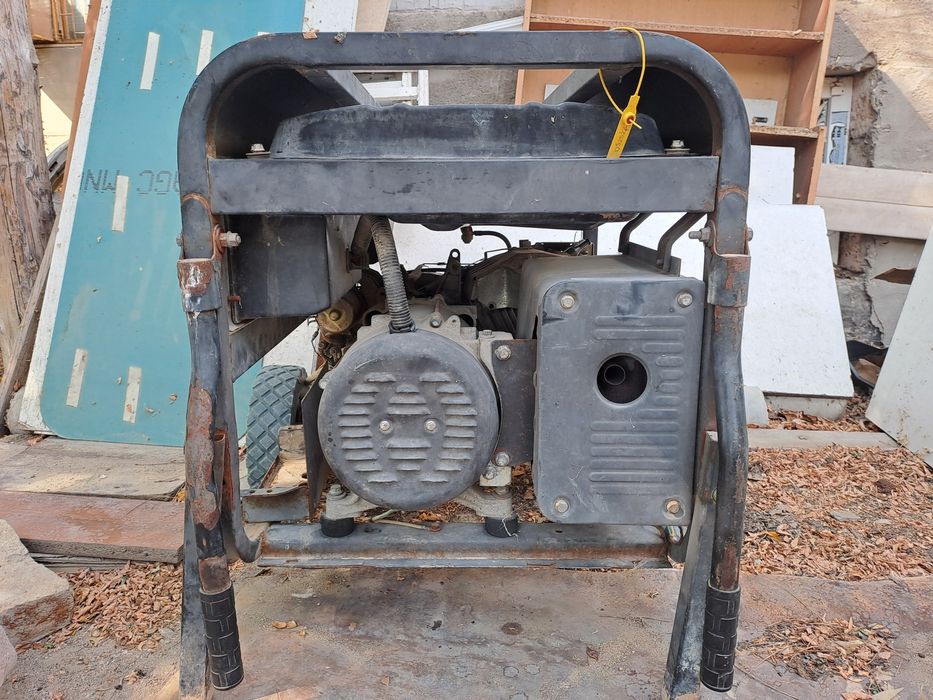 Бензиновый генератор