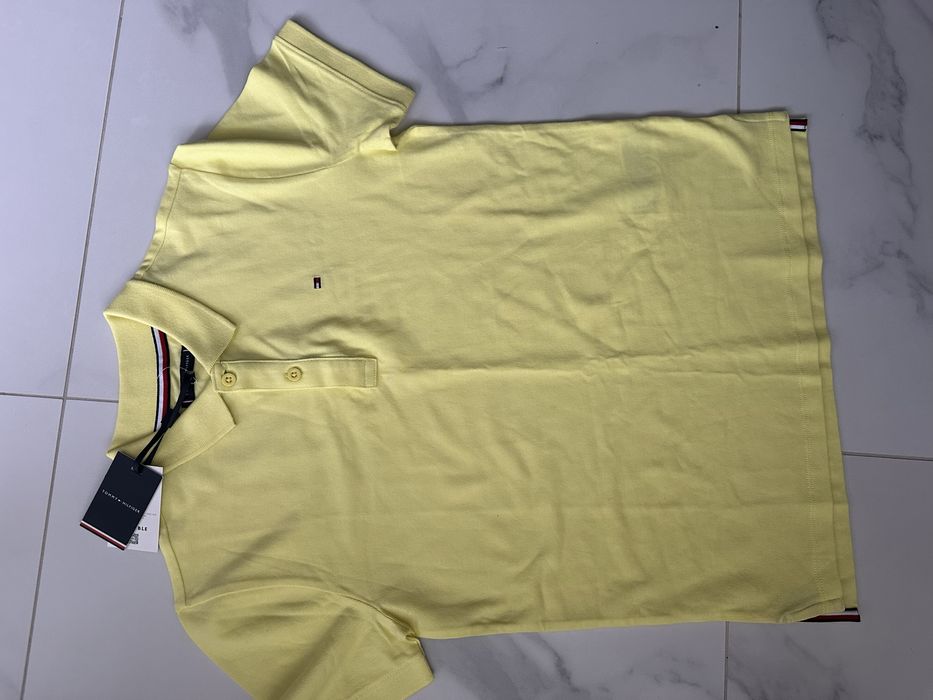 Оригинални тениски с якичка Tommy Hilfiger за момче 164 см