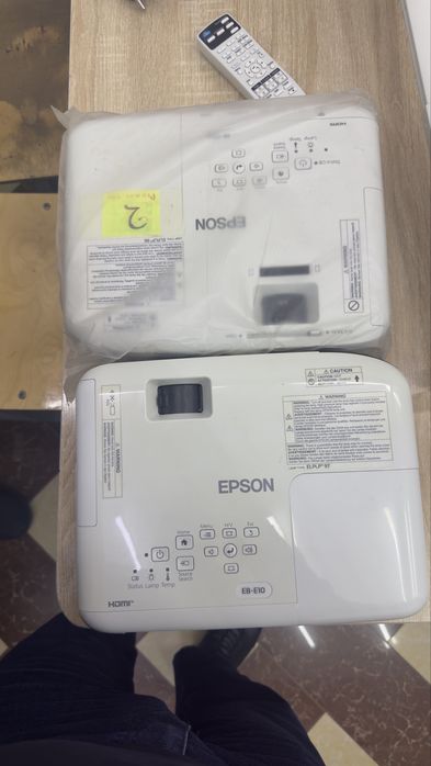 Proektor sotiladi Epson