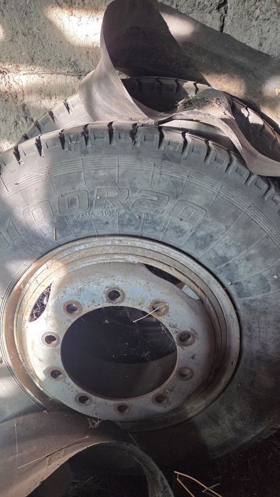 Продам 2шины с дисками 11.r20