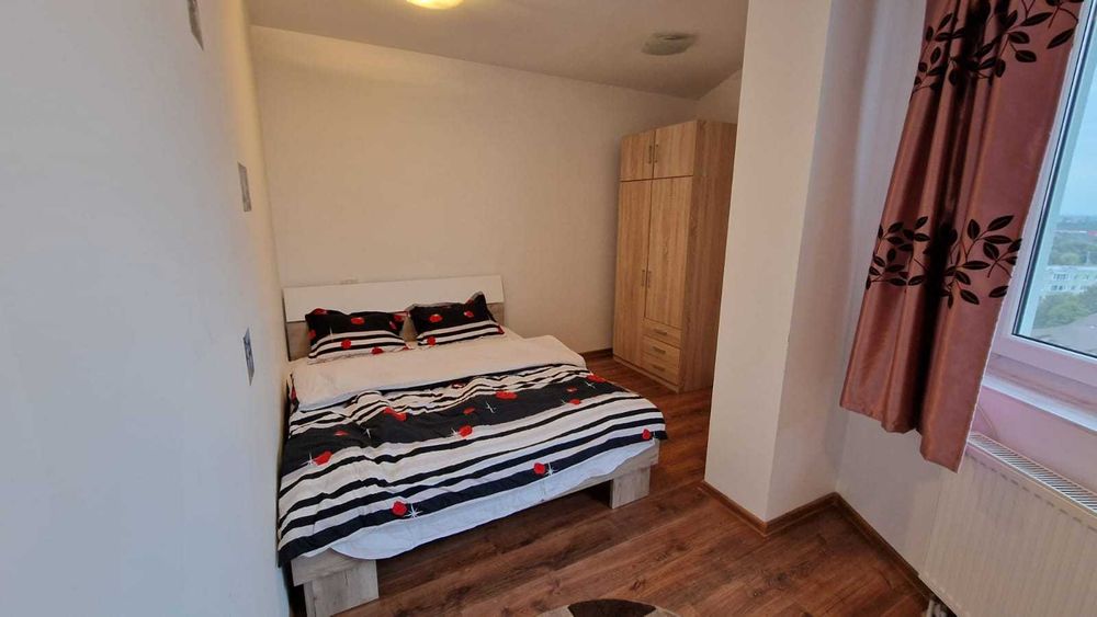 Inchiriez apt 3 camere modern, central