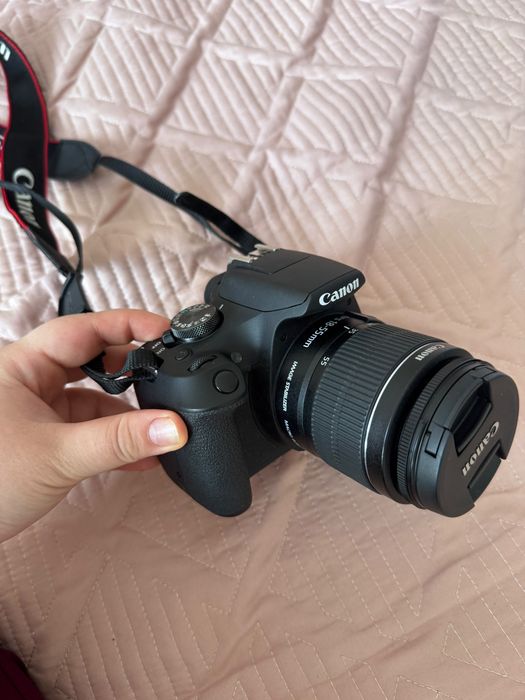 Фотокамера Canon.