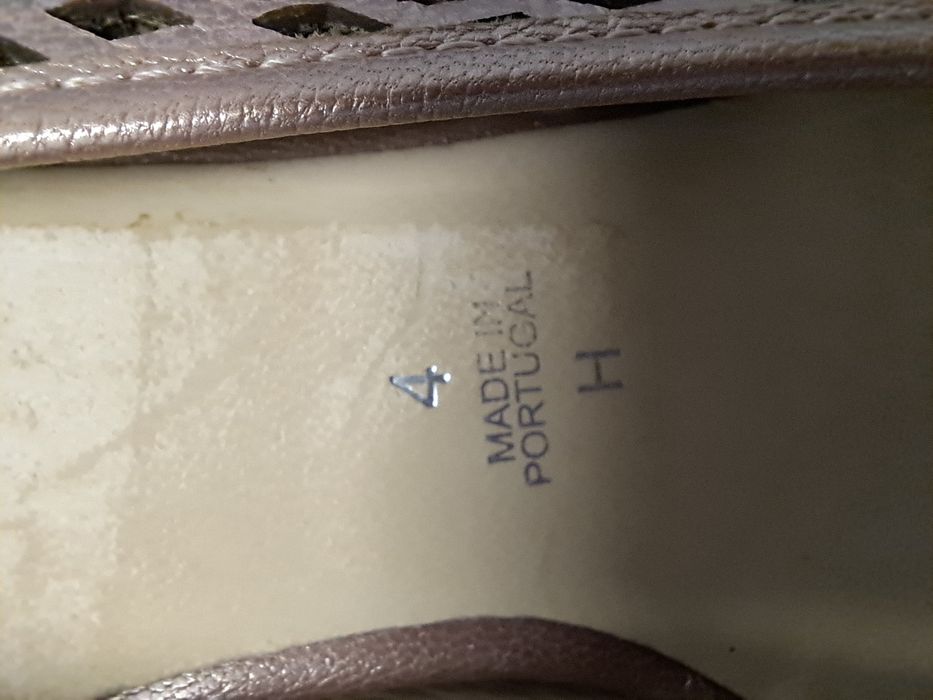 Pantof din piele cu perforatii