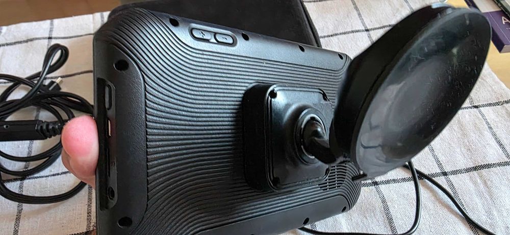 Навигация за камион Garmin Dezl 780 7 инча най новите карти за цяла Европа и Турция пълен комплект работи с Фротком Frotcom