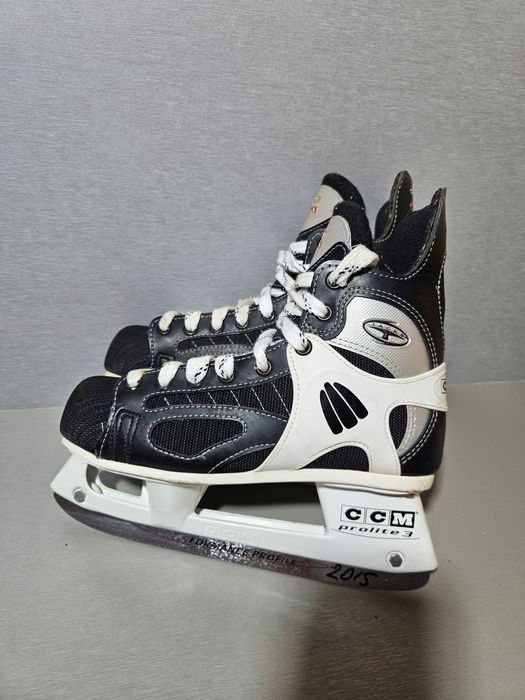 Patine hochei hockey 3015  CCM, marime 39, lungime interioara 25cm