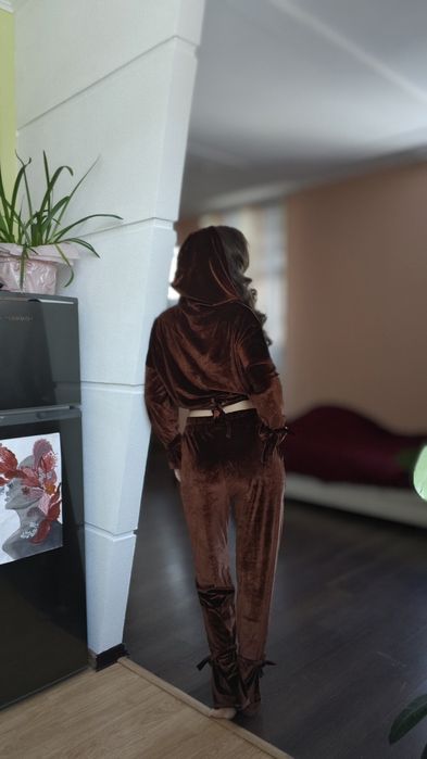 Костюм женский велюр.