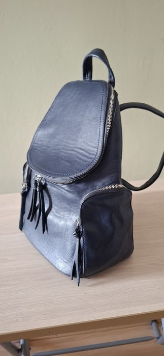 Rucsac din imitatie piele, albastru, model clasic, stare foarte bună
