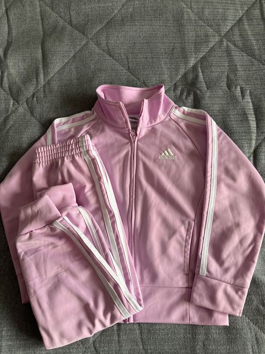 Новый костюм Adidas на 4 года