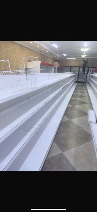 Полки, стеллажи, металлические витрины, торговые магазины оборудование