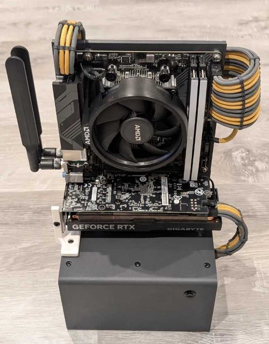 Carcasă PC Custom 9.5L Mini-ITX Open-Frame – Design SFF Compact