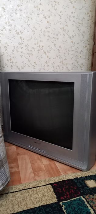Телевизор б/ у  самсунг, большой экран, диагональ  68 см