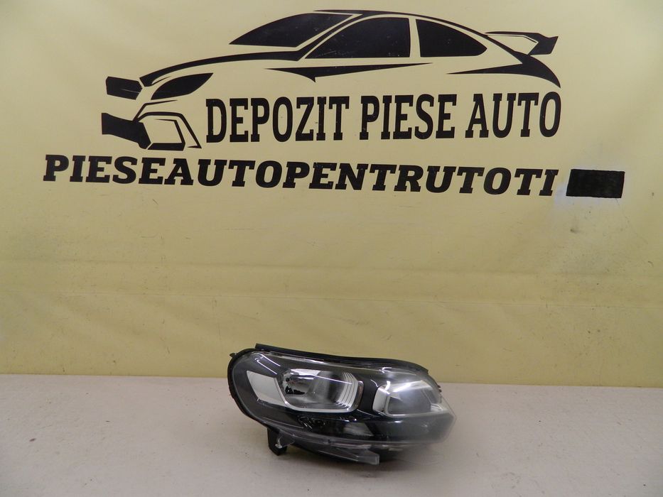 Far dreapta Citroen Jumpy / Opel Vivaro Halogen, 2016, 2017, 2018, 2019, 2020, 2021, 2022, 2023, cod origine 9898567680