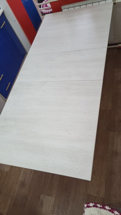 Обеденный стол для кухни