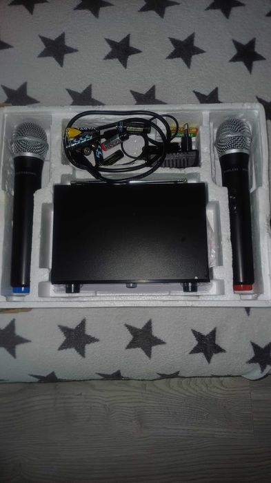 Продавам колонка PFILIPS +микрофони