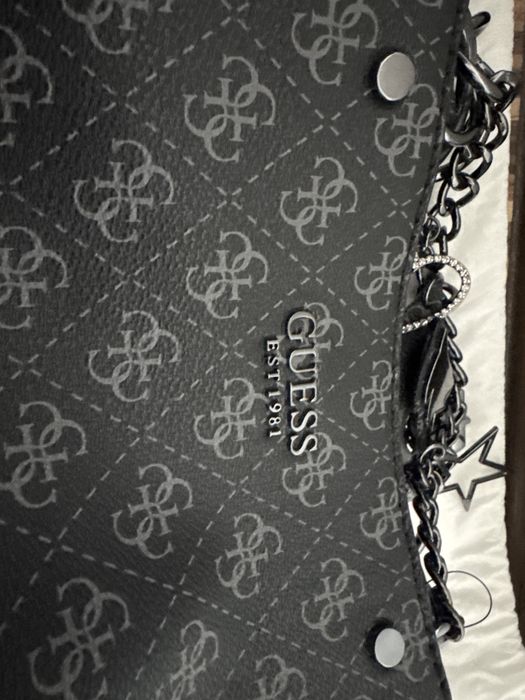 Дамска чанта GUESS