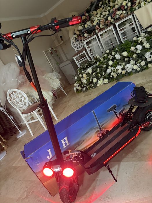 Vand trotineta electrica JRH , este impecabila