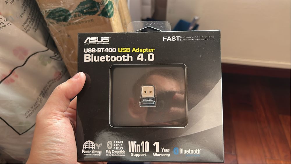 ASUS USB-BT400 — маленький USB Bluetooth-адаптер.
