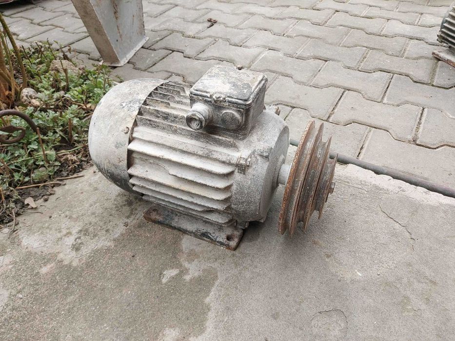 Motor trifazic cu fulie, diametre variabile. 1,5 KW