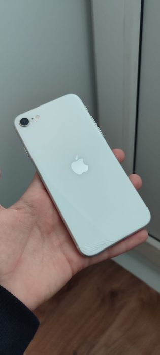Айфон се 2 поколения