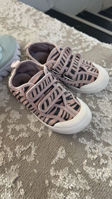 28рр для девочек  отдам бесплатно