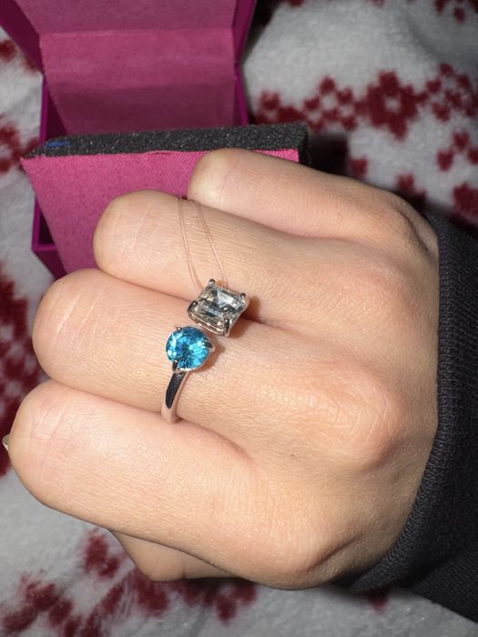 Продается НОВОЕ серебрянное кольцо SOKOLOV