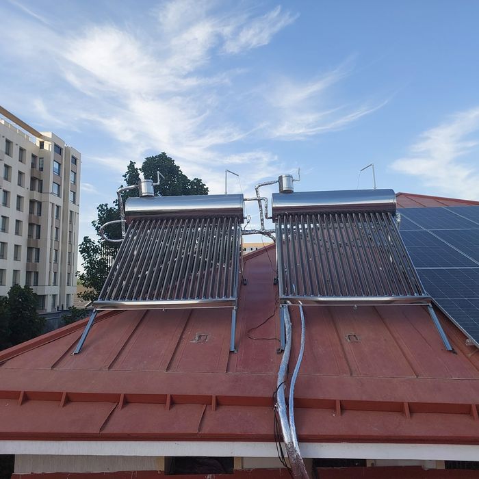 Установка солнечных водонагревателей.  Ф/О любая.
