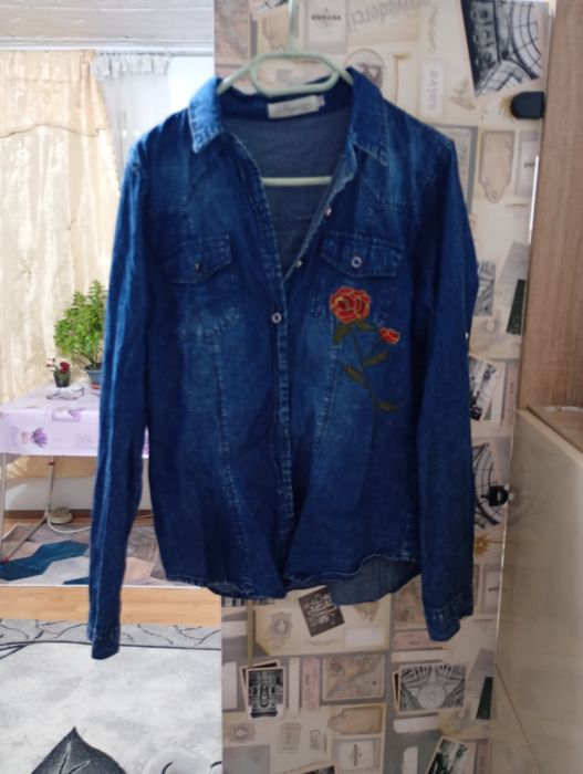 Cămașă de blugi cu imprimeu floral