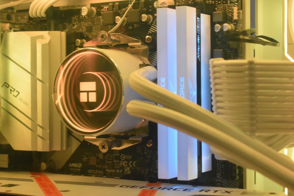 Геймърски компютър Ryzen 7 5700x | Rtx 3070 | 32GB Ram | 1TB Ssd |