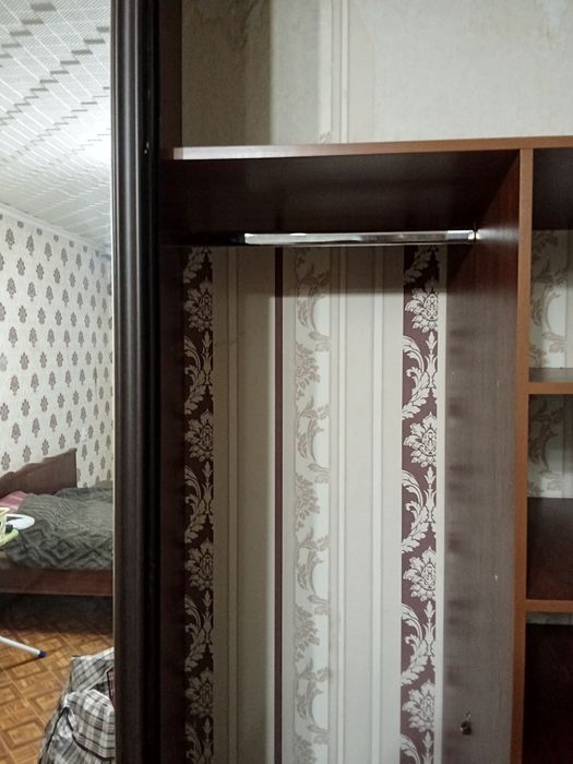 Шкаф купе, три секции, с зекалом