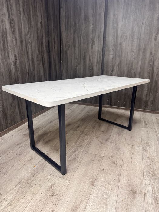 Стол в стиле лофт