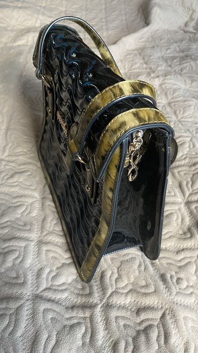 Сумка из лакированной кожи