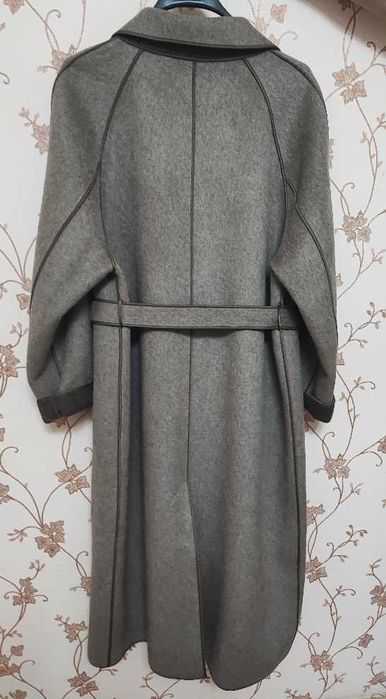 Итальянское женское пальто Max Mara, размер 52, Длина по спинке 120 см