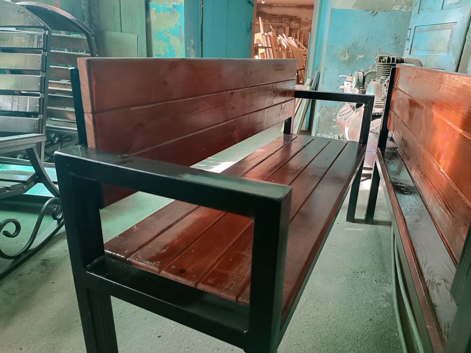 Лавочки с урнами