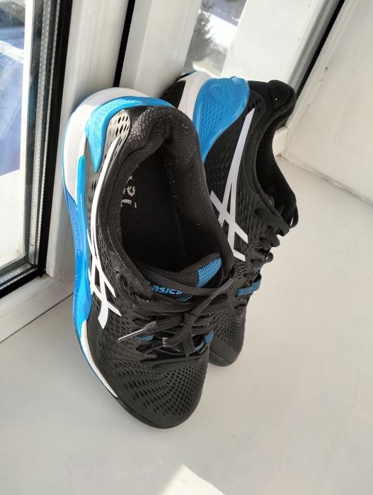 Кроссовки Asics для зала