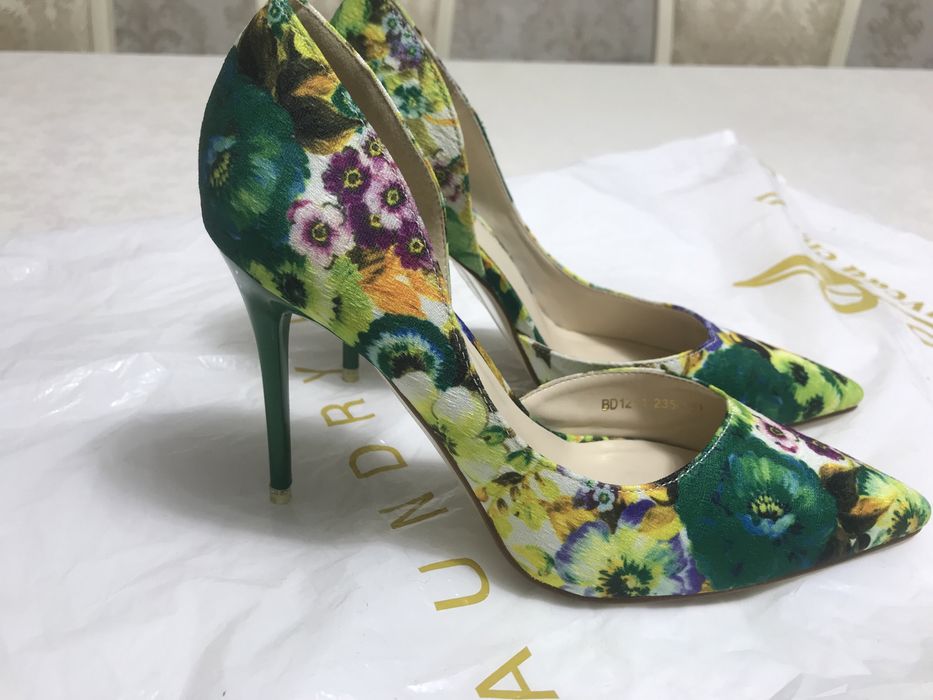 Женский обувь