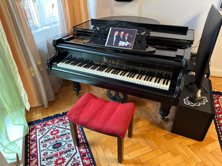 Vând pian LYRA Productiv-Gennosenschaft Wien