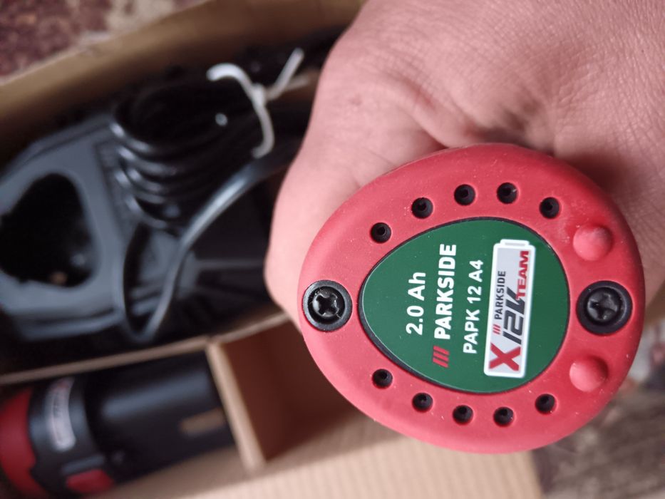 Зарядно + две батерии парксайд