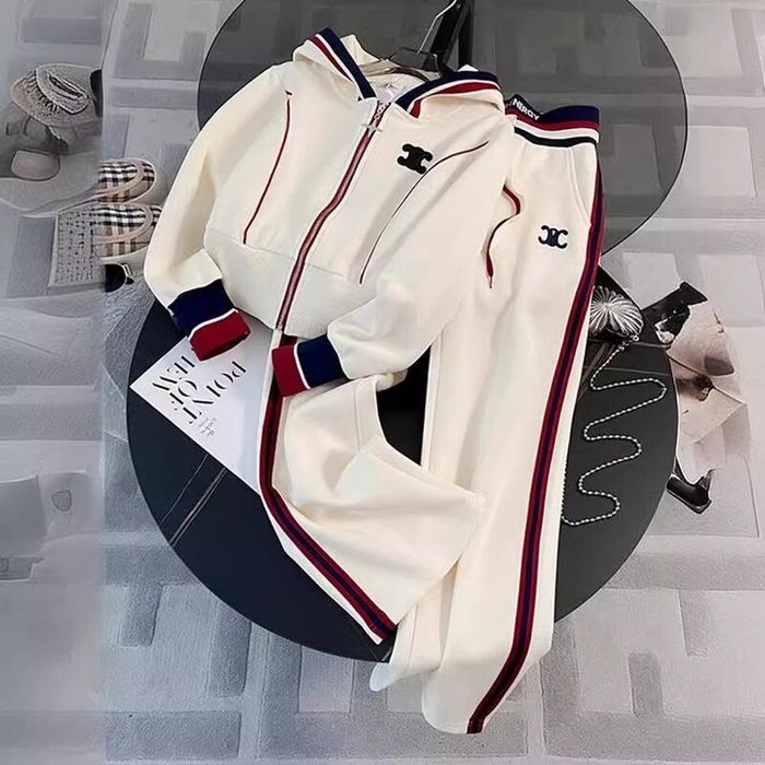 Спортивный костюм
