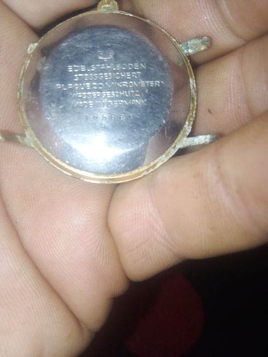 Funcțional  singurul defect o ureche ruptă